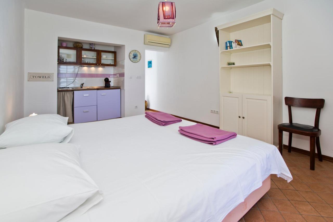 Rino Apartment Хвар Екстериор снимка