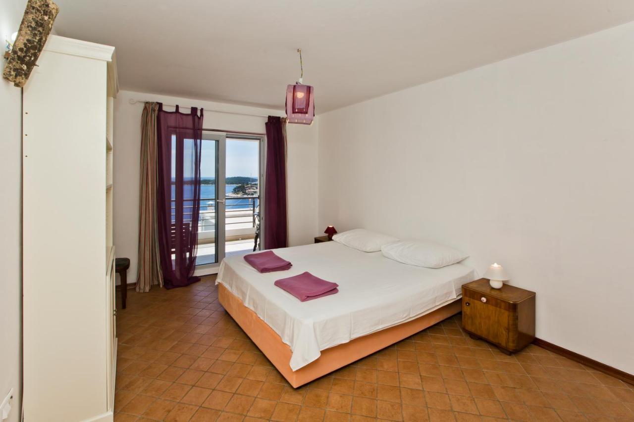 Rino Apartment Хвар Екстериор снимка