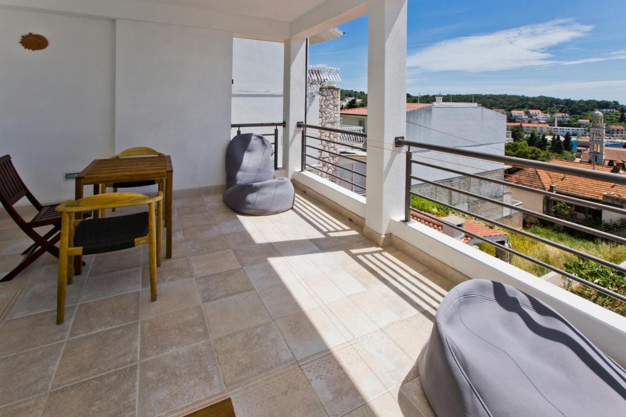 Rino Apartment Хвар Екстериор снимка