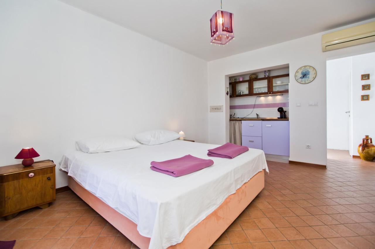 Rino Apartment Хвар Екстериор снимка